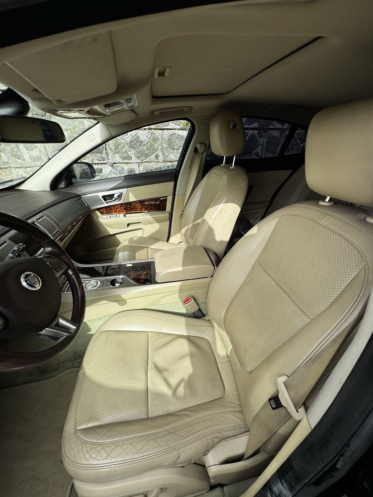 Jaguar XF250 3.0D V6 275cv
