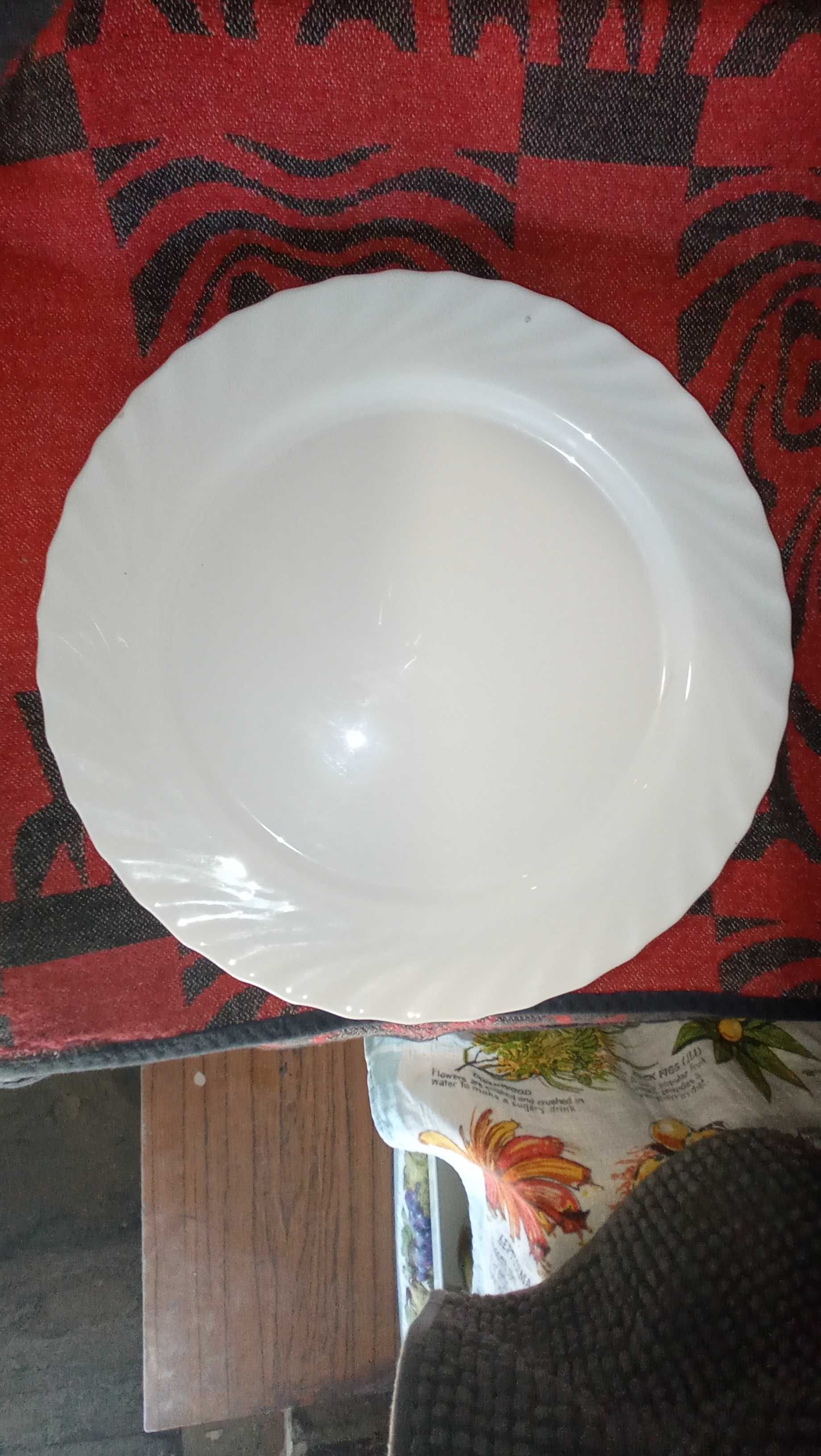 Sprzedam duże talerze 32 cm