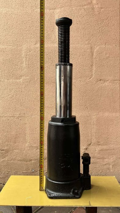 Автомобильный домкрат25тон.