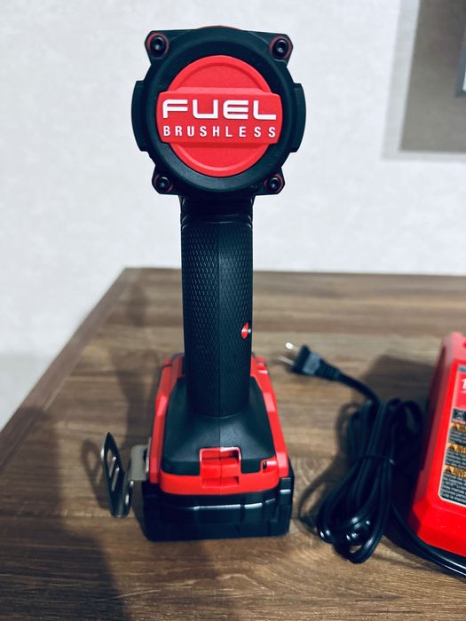 Імпакт / шуруповерт Milwaukee 2953-20