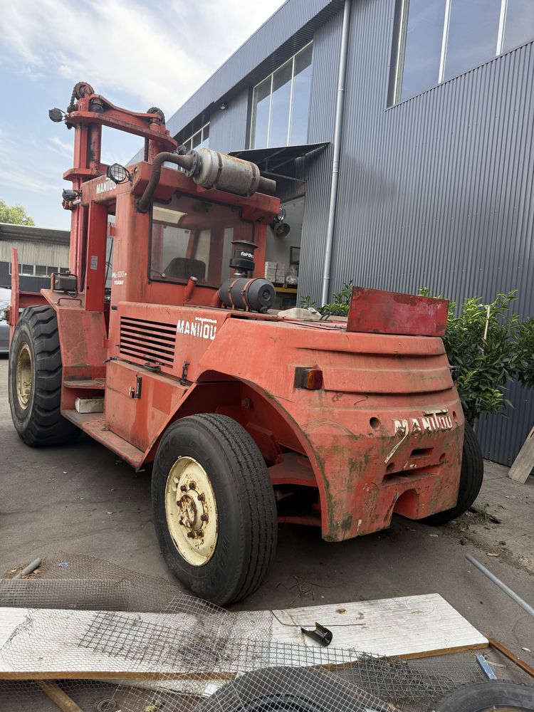Empilhador manitou de 12,000 kgrs