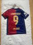 Nowa domowa koszulka Barcelony Lewandowskiego R.S