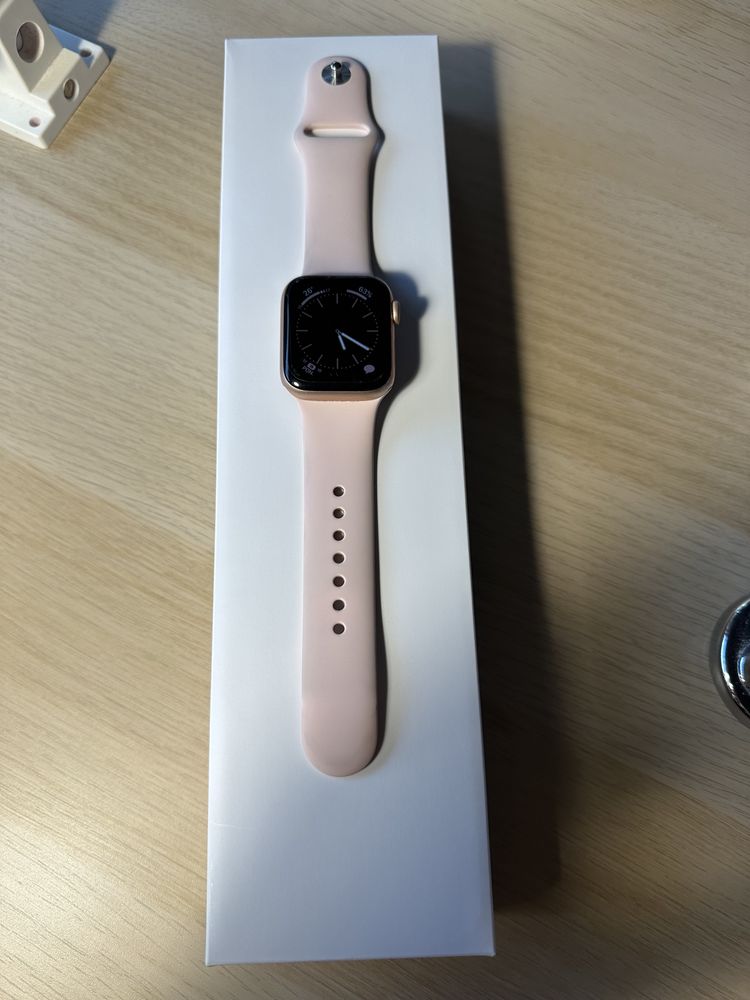 Iwatch series 6 40mm Rose Gold