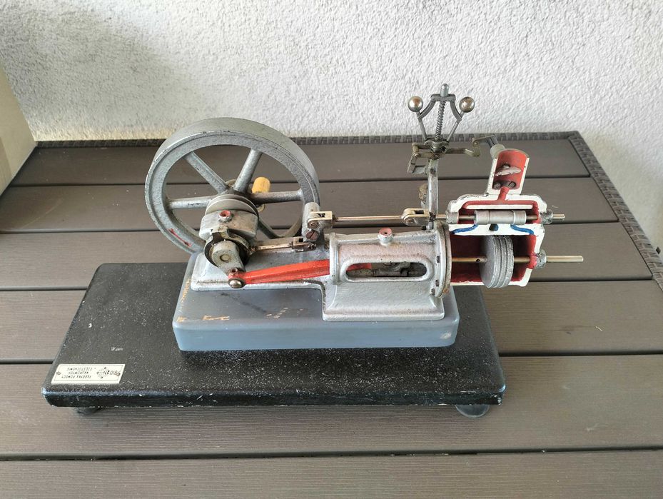 Szkolny model maszyny parowej