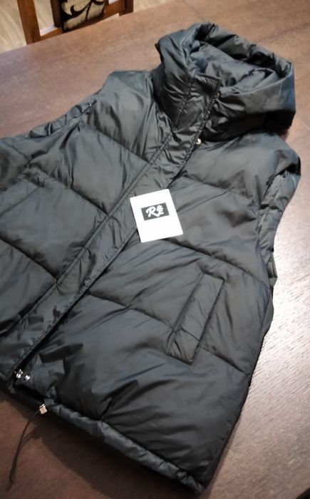 Жіноча безрукавка