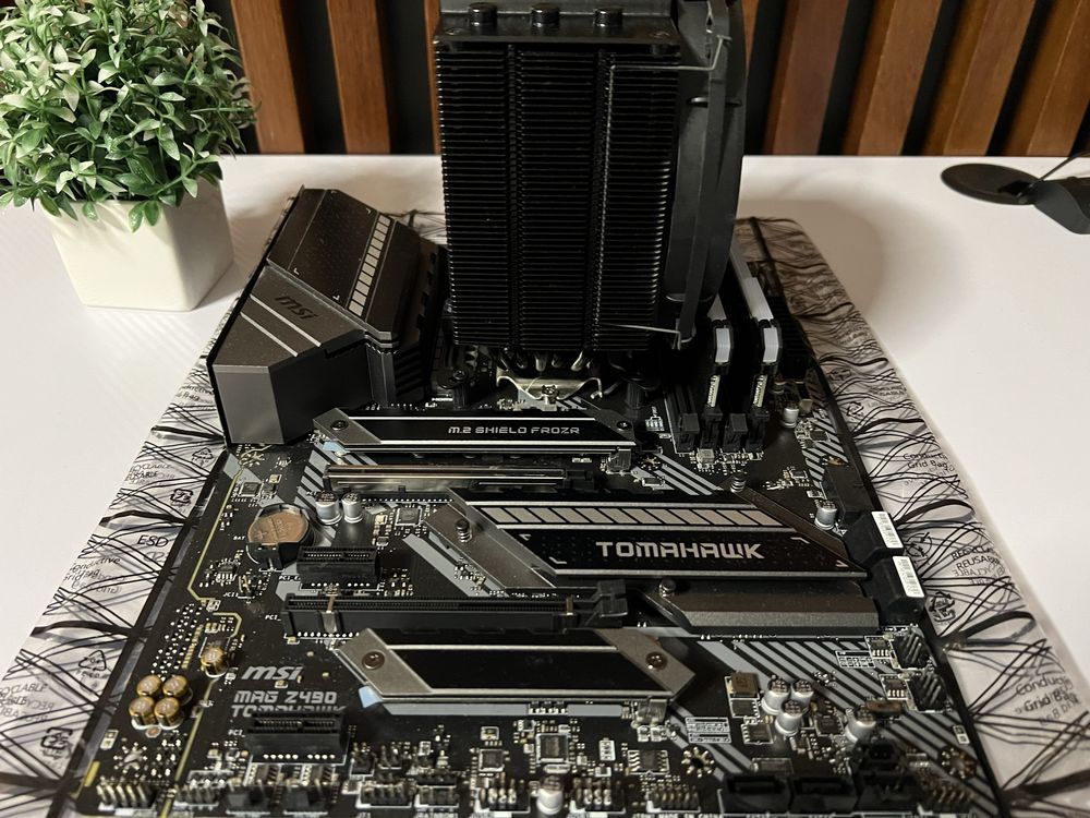 Zestaw do grania - i5 10600k, MSI Z490 Tomahawk, 16 GB RAM Corsair RGB