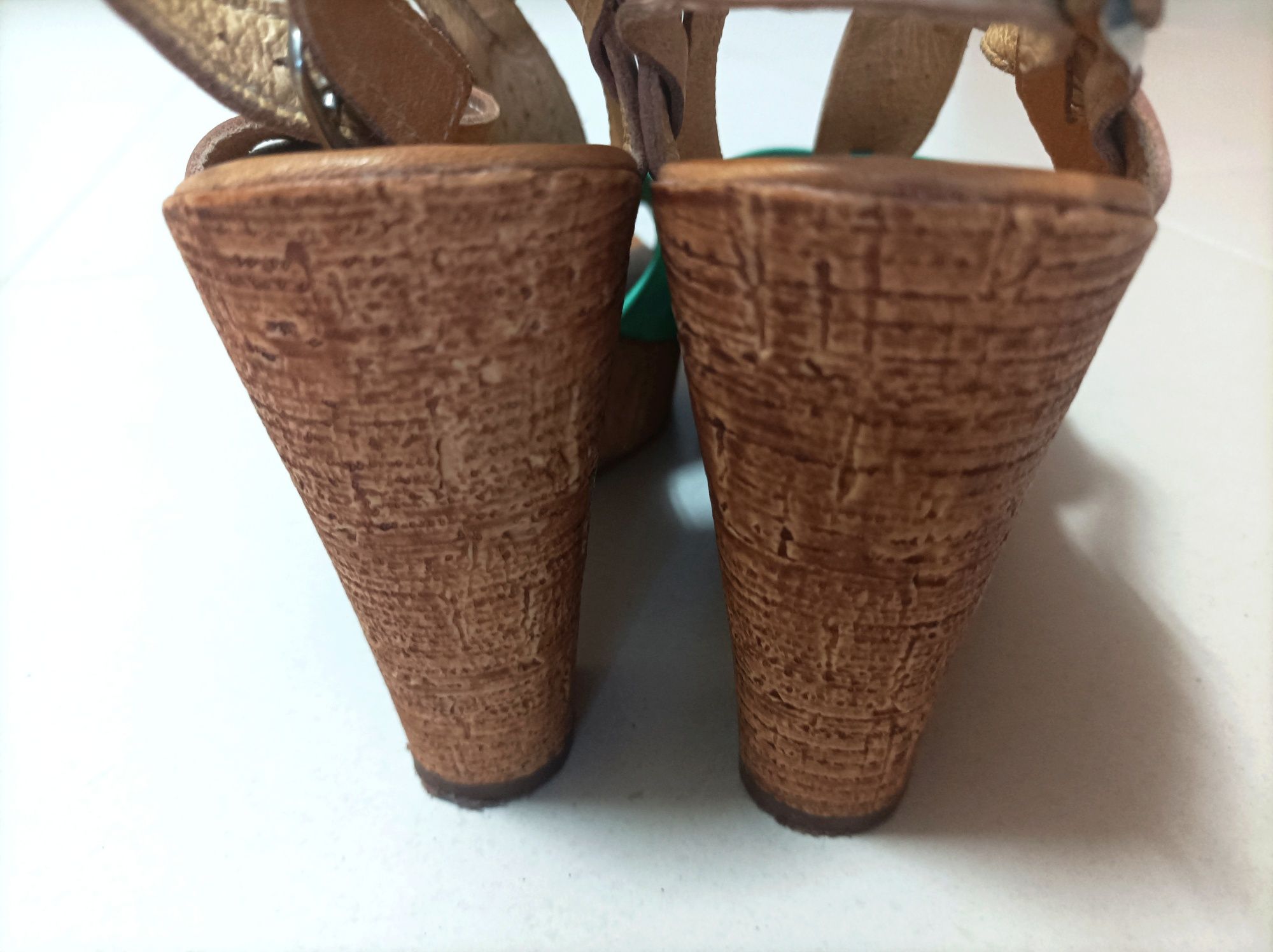 Sandálias em pele genuína marca Drakart (Tam. 40)