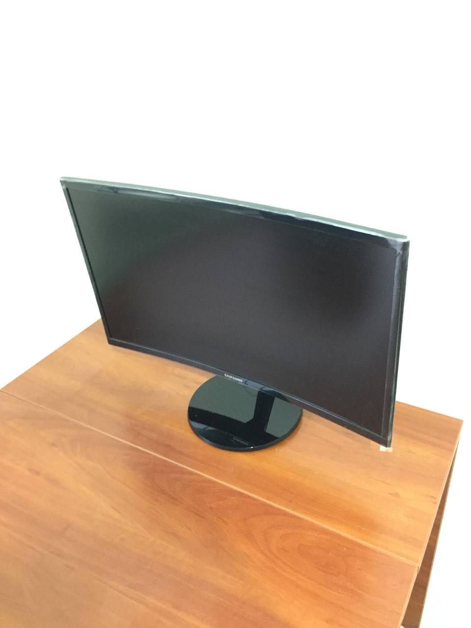 Вигнутий LED монітор SAMSUNG С24F390FHI