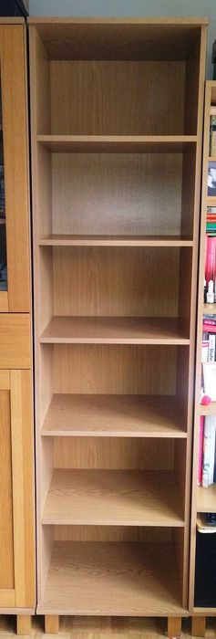 Wysoki i pojemny regał