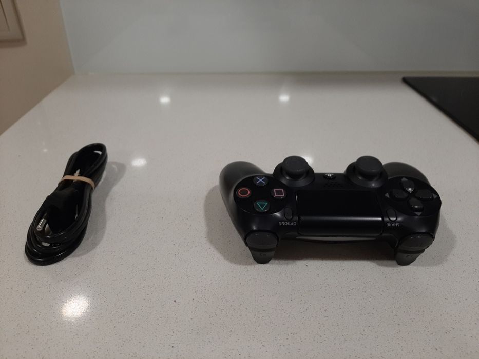 PlayStation 4 + 1 Comando + Jogos