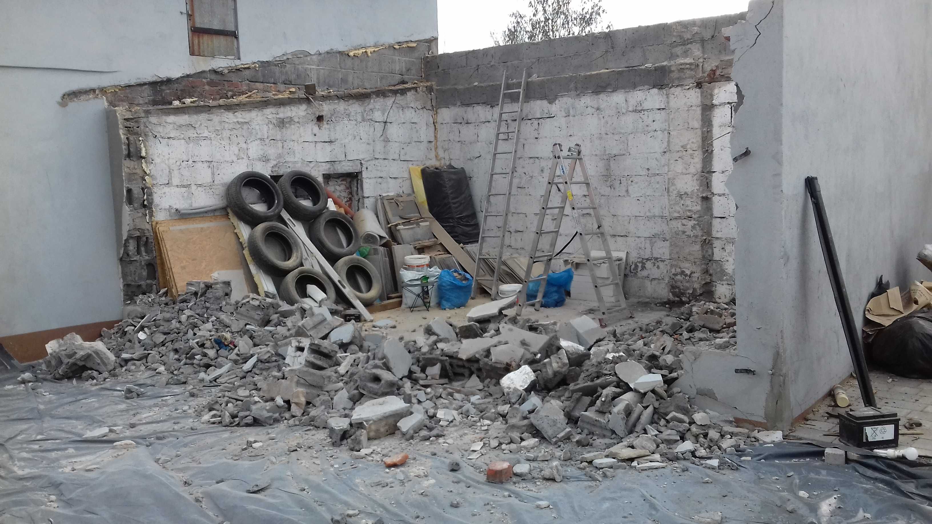 Wyburzenia rozbiórki remonty docieplenia kucie betonu minikoparka