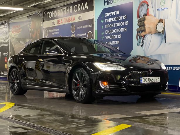 Tesla Model S Ludicrous plus P90D