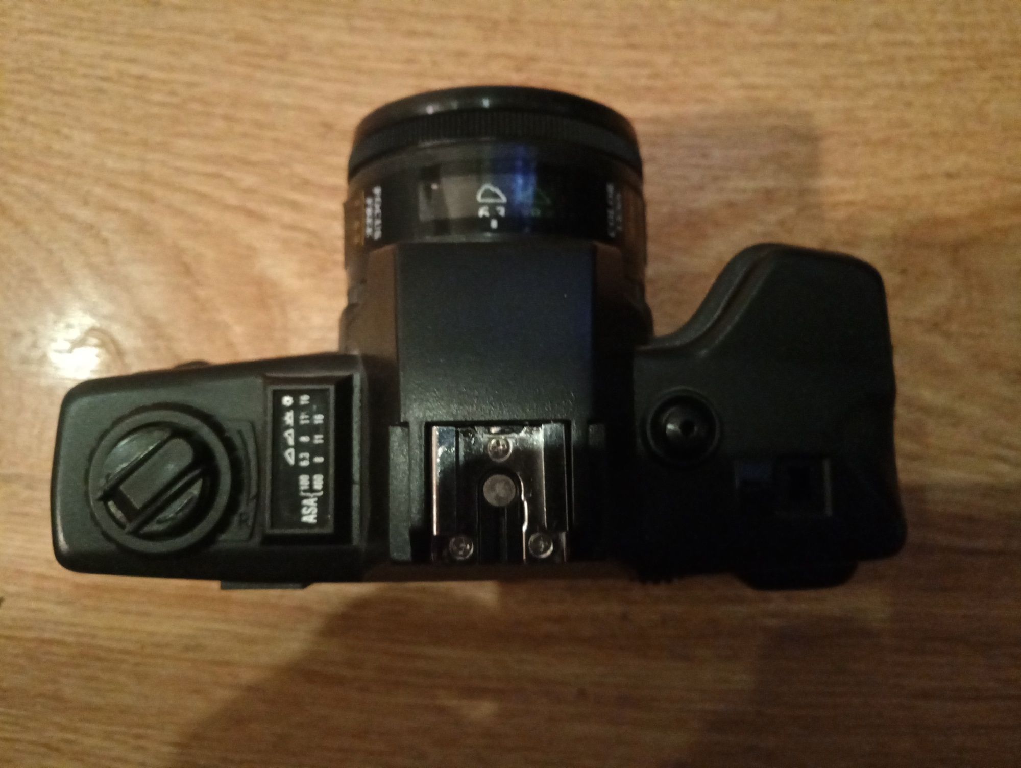 фотоаппарат пленочный,(япония),б/у,как новый,работает четко.