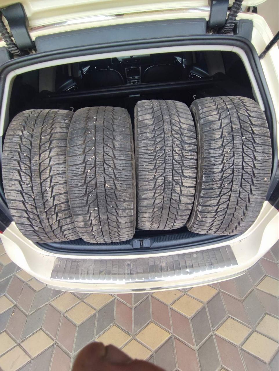Шини 225/45 R17 94R TRIANGLE
