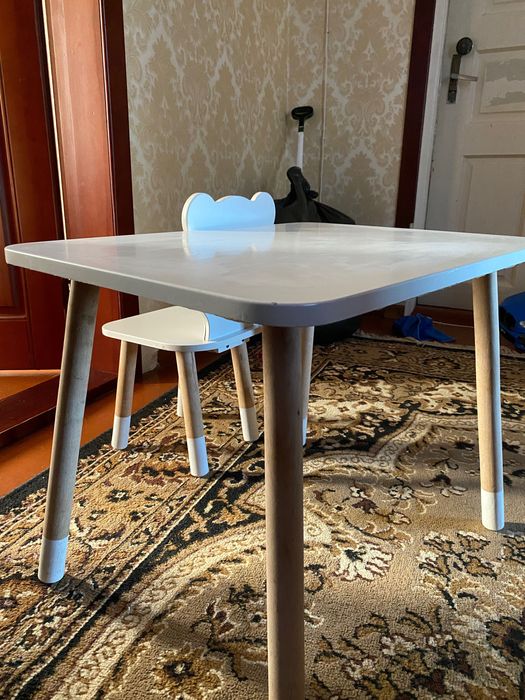 Продам дитячий столик