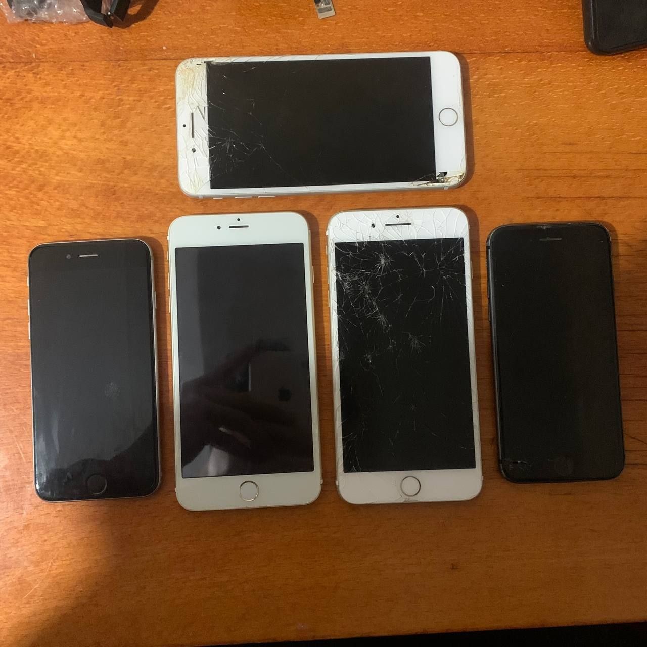 По одному iPhone 8 7 6 + plus 16 32 64 128 Gb