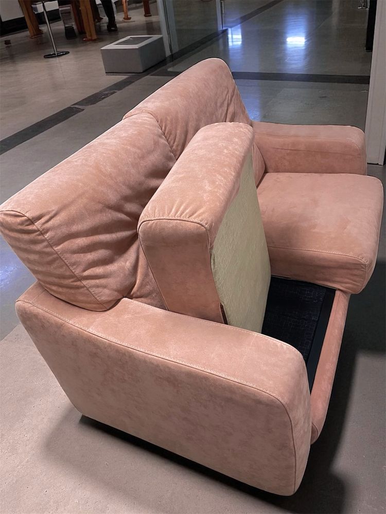 Sofá de pele cor de rosa