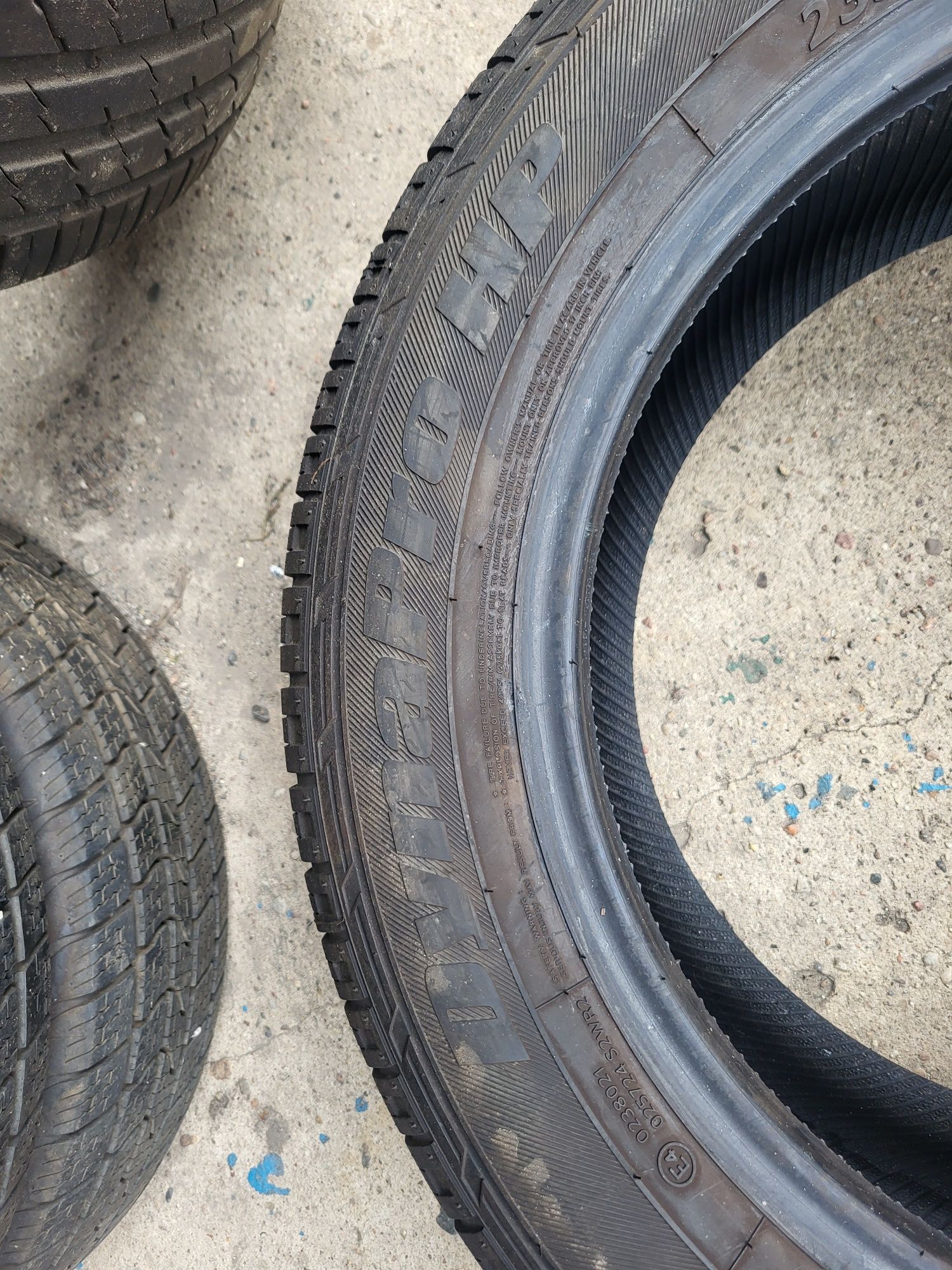 2x235/55R17  Hankook Dynapro HP