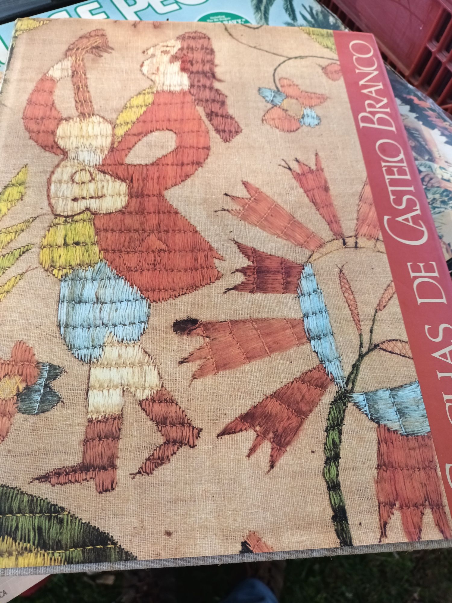 Livro sobre as colchas de Castelo Branco