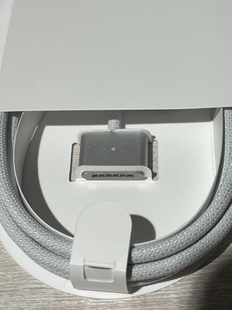 Apple Type-C to MagSafe 3 , 2 cable 2m