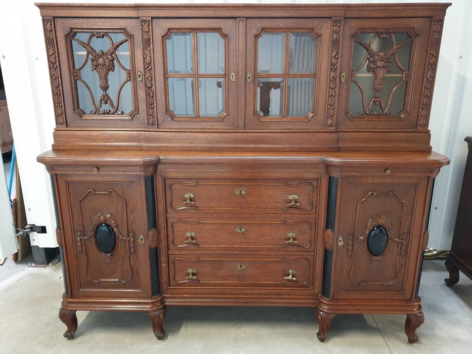 Antyk Ślicznie zdobiony dębowy kredens bufet. Meble z Francji - XIX w