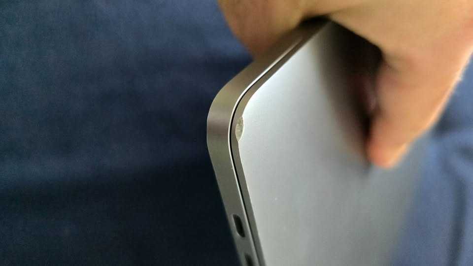 Mac Book PRO 2019 15,6 - stan bardzo dobry