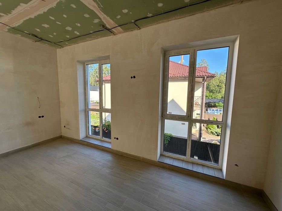 Дуплекс з ремонтом в центрі Ворзеля! Оформлення мінімальне!