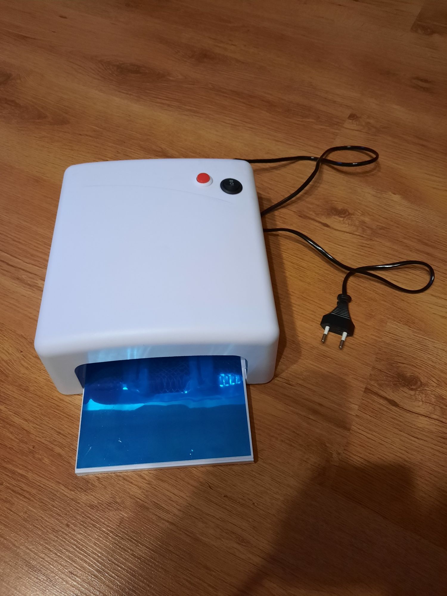 Lampa do paznokci hybrydy