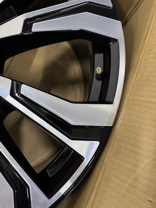 Оригінальний individual V-spoke style 914 диск на BMW X7 G07 R23