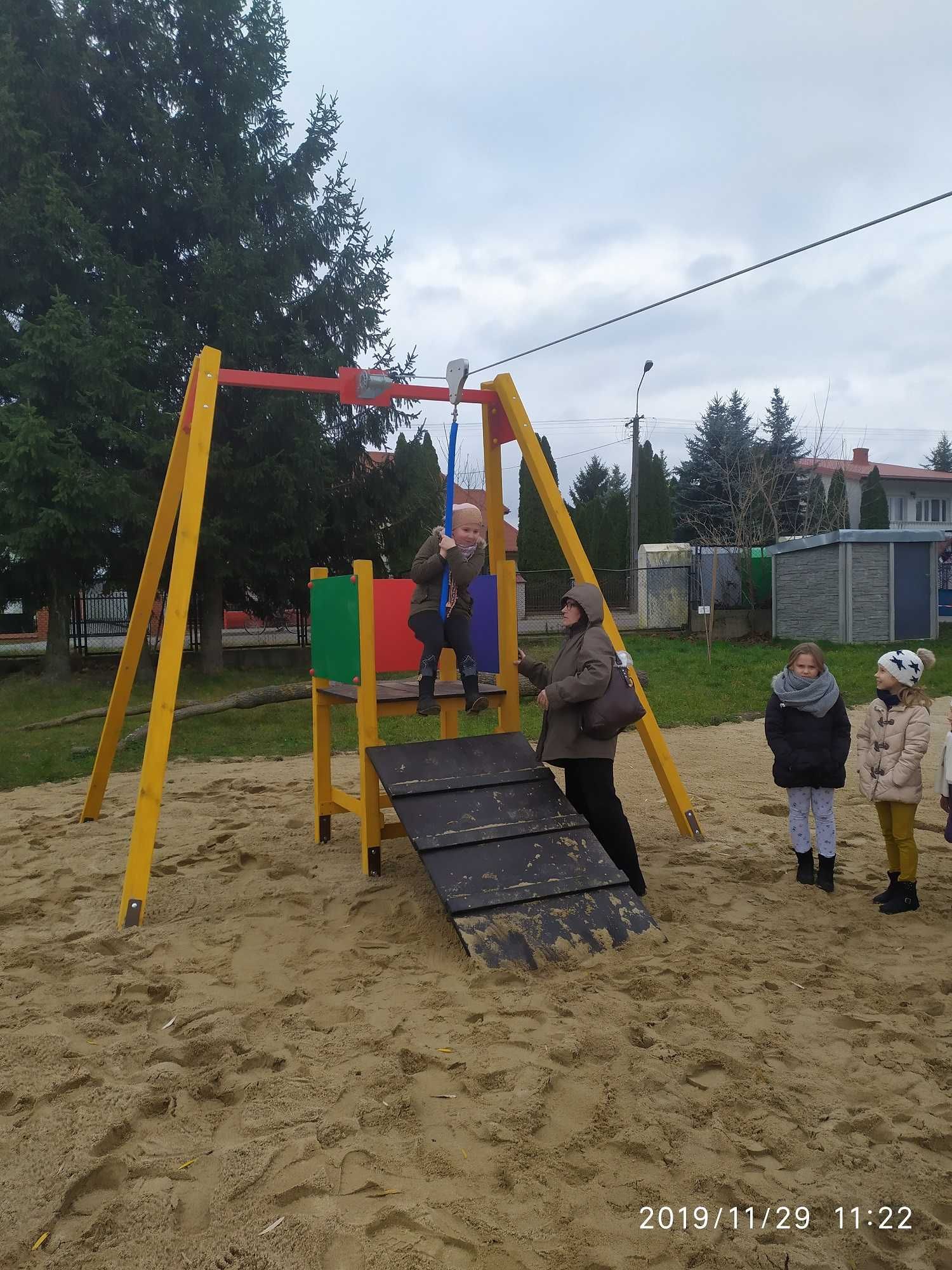 Plac zabaw Zjazd linowy Alpejski  typu "TYROLKA"
