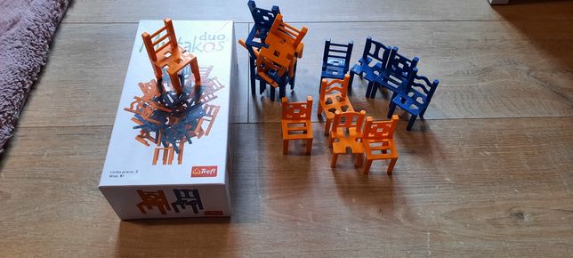 Gra zręcznościowa układanie krzeseł dla dzieci
