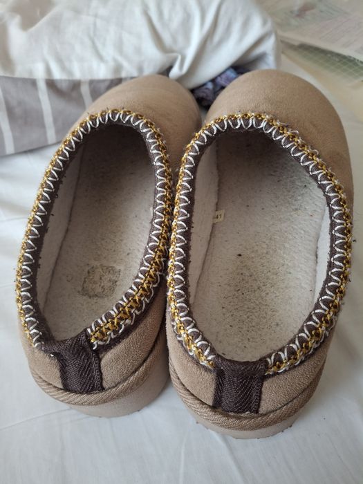 Kapcie damskie na koturnie