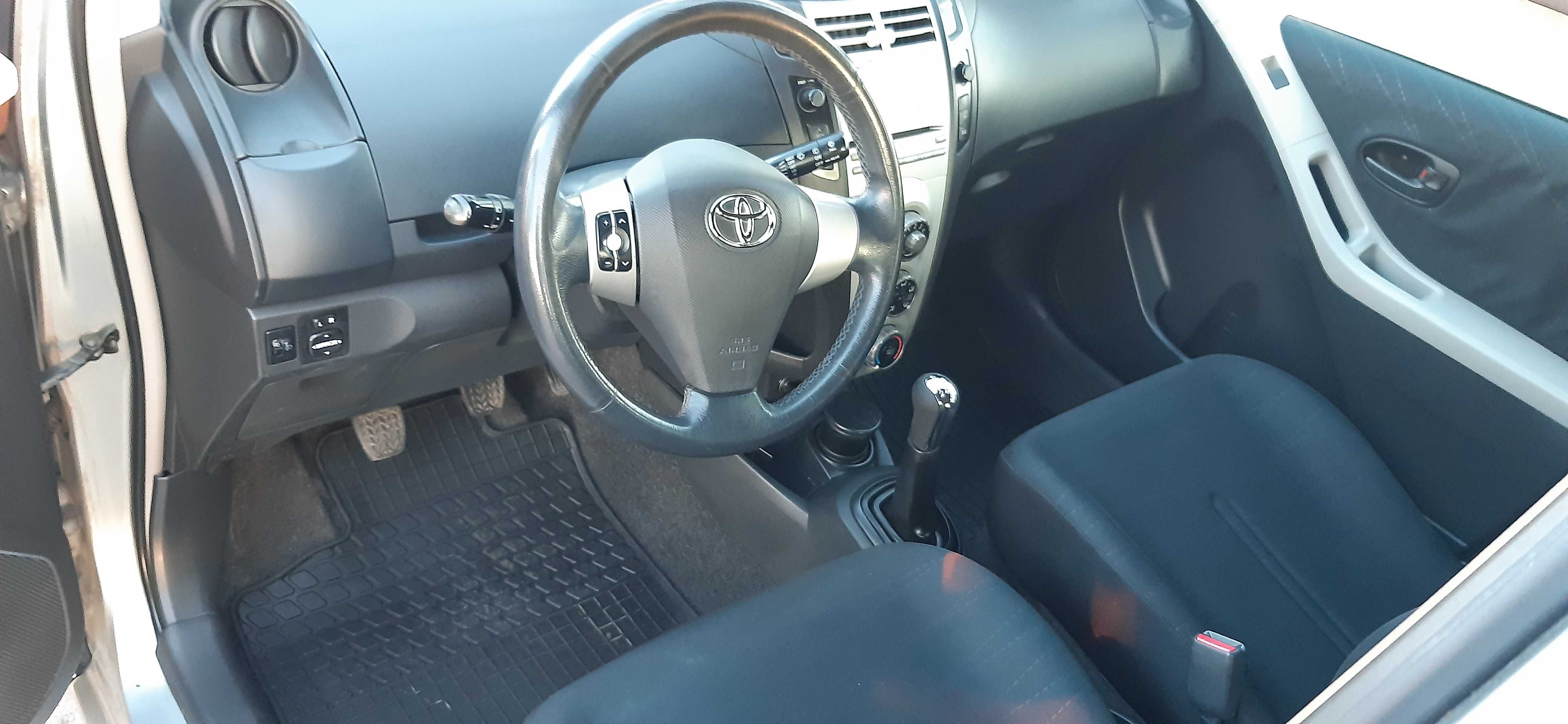 Toyota Yaris 1,3 LPG cała oryginał, serwisowana, jedyna taka