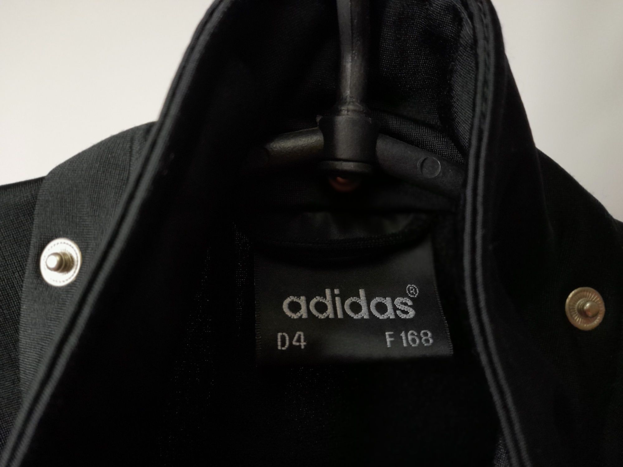 Винтаж  Adidas  жилетка с лампасами на кнопках как новая, L