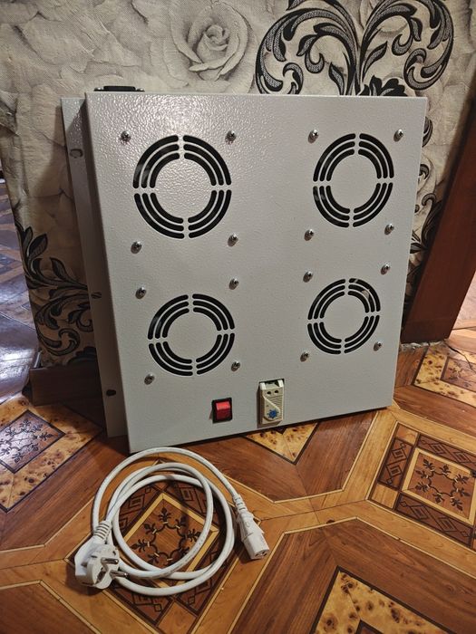 Серверный вентиляторный модуль на 4 вентилятора с термостатом