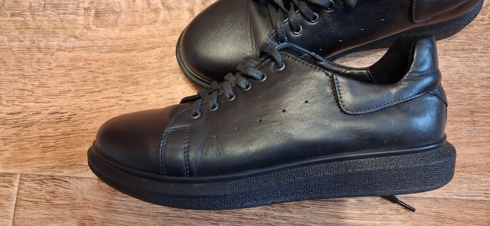 Продаж чорних туфлів 40 розміру