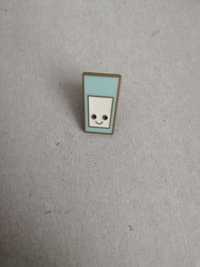 Przypinka pin badge szklanka mleka mleko