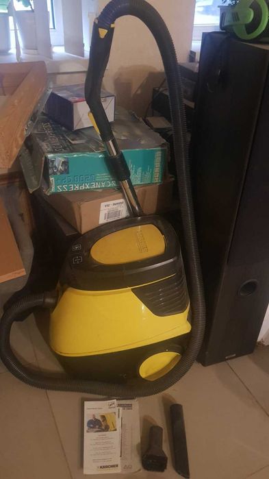 Karcher DS 5600 пилосос з водяним (аква) фільтром . Робочий