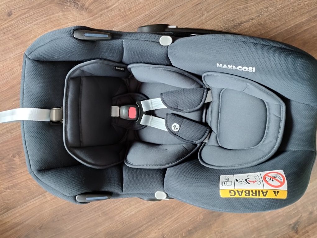 Maxi Cosi cabrio fix nosidełko + adaptery