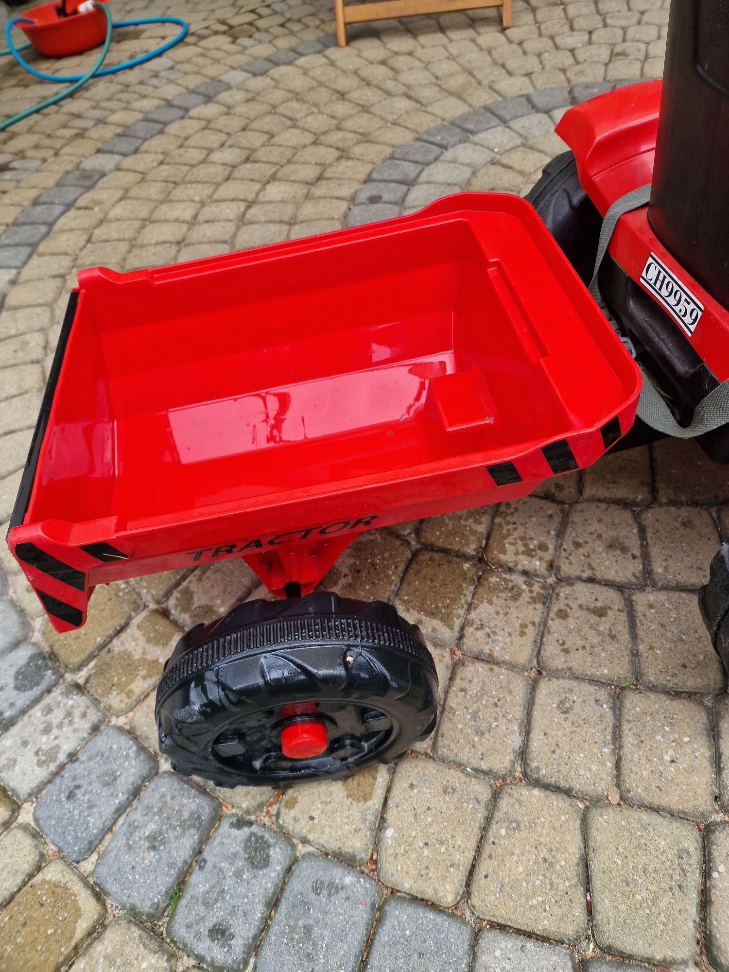 Traktor z przyczepką na akumulator dla dziecka