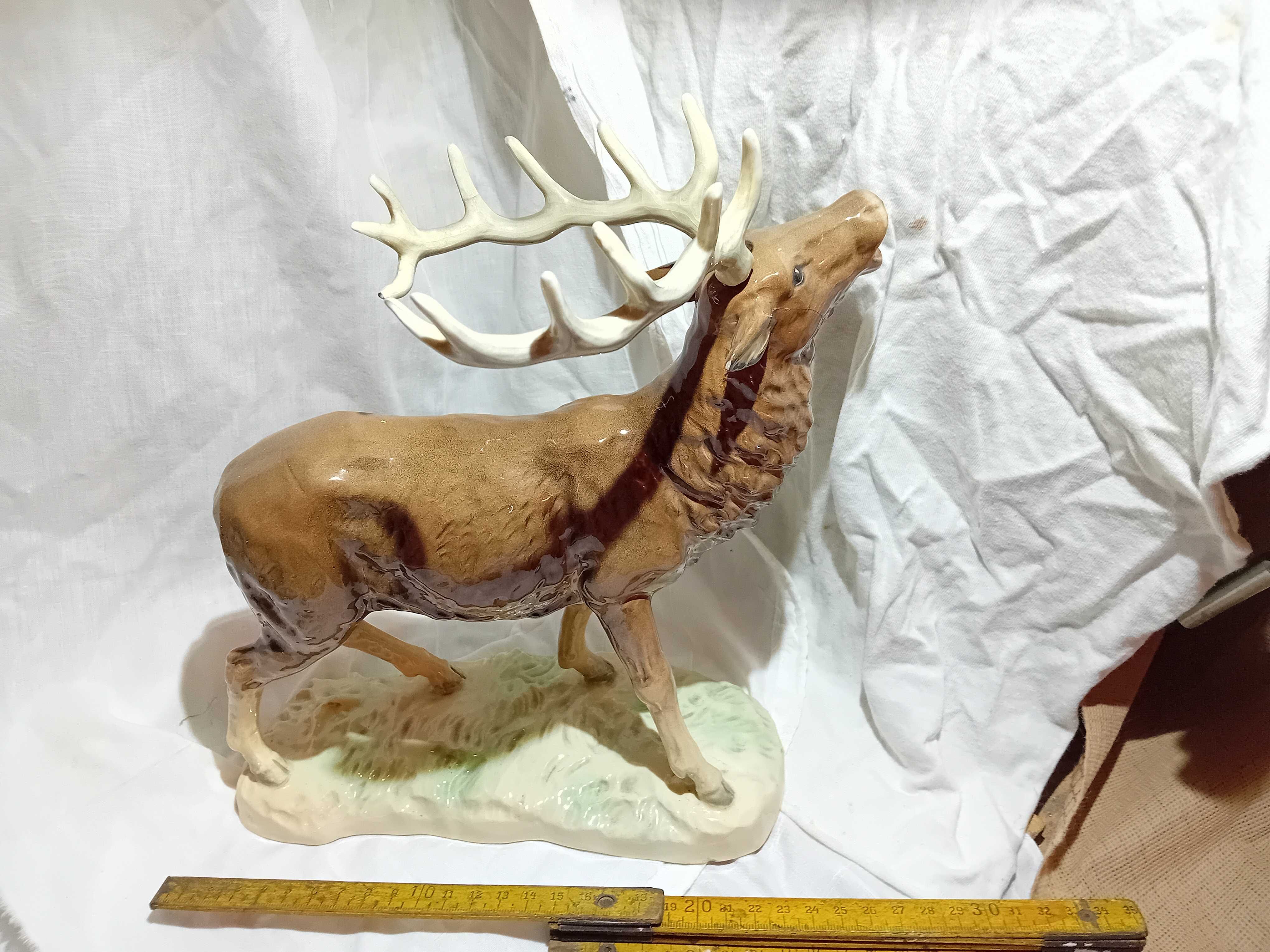 Figurka jelenia z porcelany