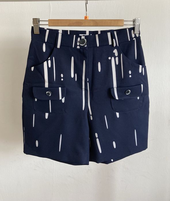 Granatowe szorty z kieszeniami