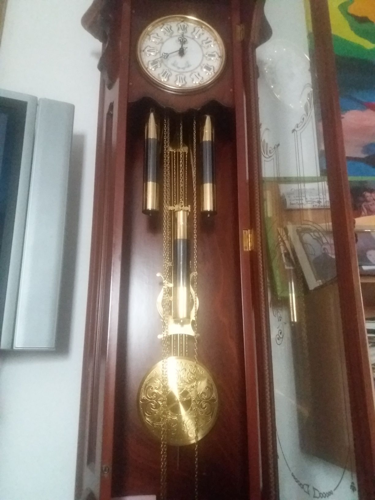 Relógio antigo de sala em estado novo