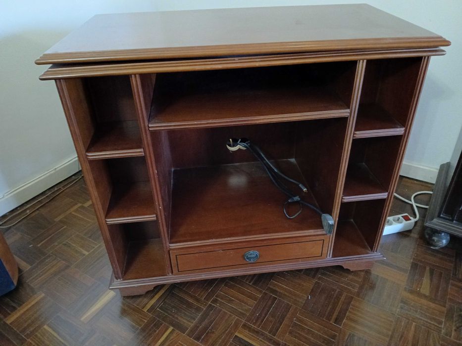 Móvel de TV com Tampo Giratório