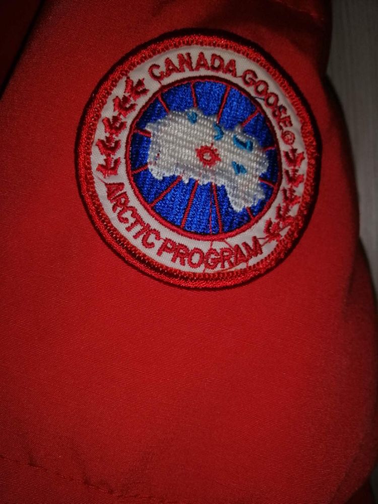 Пуховик жіночій Canada Goose (розмір М)