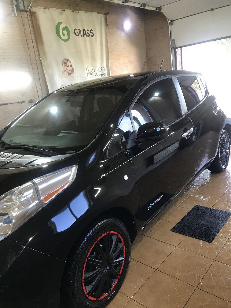 Авто Nissan Leaf