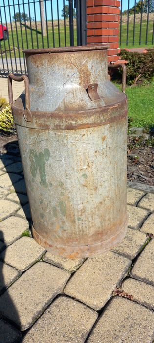 Stara metalowa kanka na mleko 30 l kanka wazon design ogród