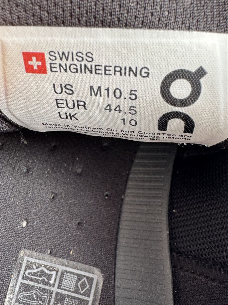 Кроссовки On Cloud Running Black Swiss Engineering