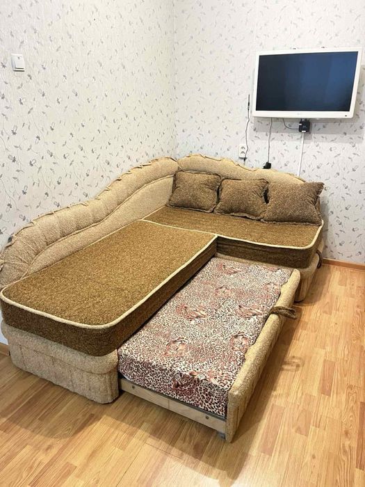 Диван кутовий розкладний б/в