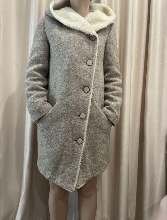 Зимове пальто з капюшоном